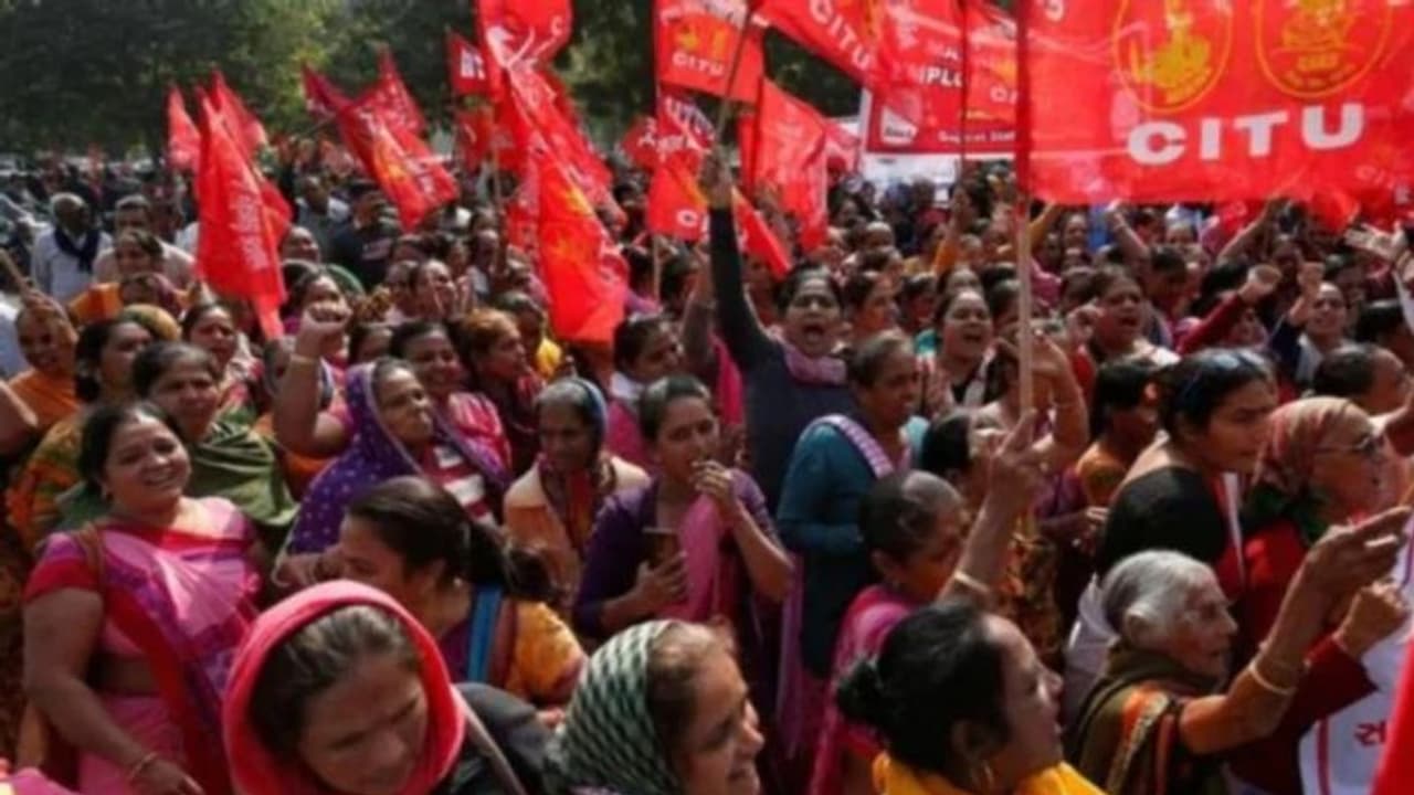 आंध्र प्रदेश में बंद में हिस्सा लेने वाले कांग्रेस, वाम नेताओं को हिरासत में लिया गया आंध्र प्रदेश में बंद में हिस्सा लेने वाले कांग्रेस, वाम नेताओं को हिरासत में लिया गया