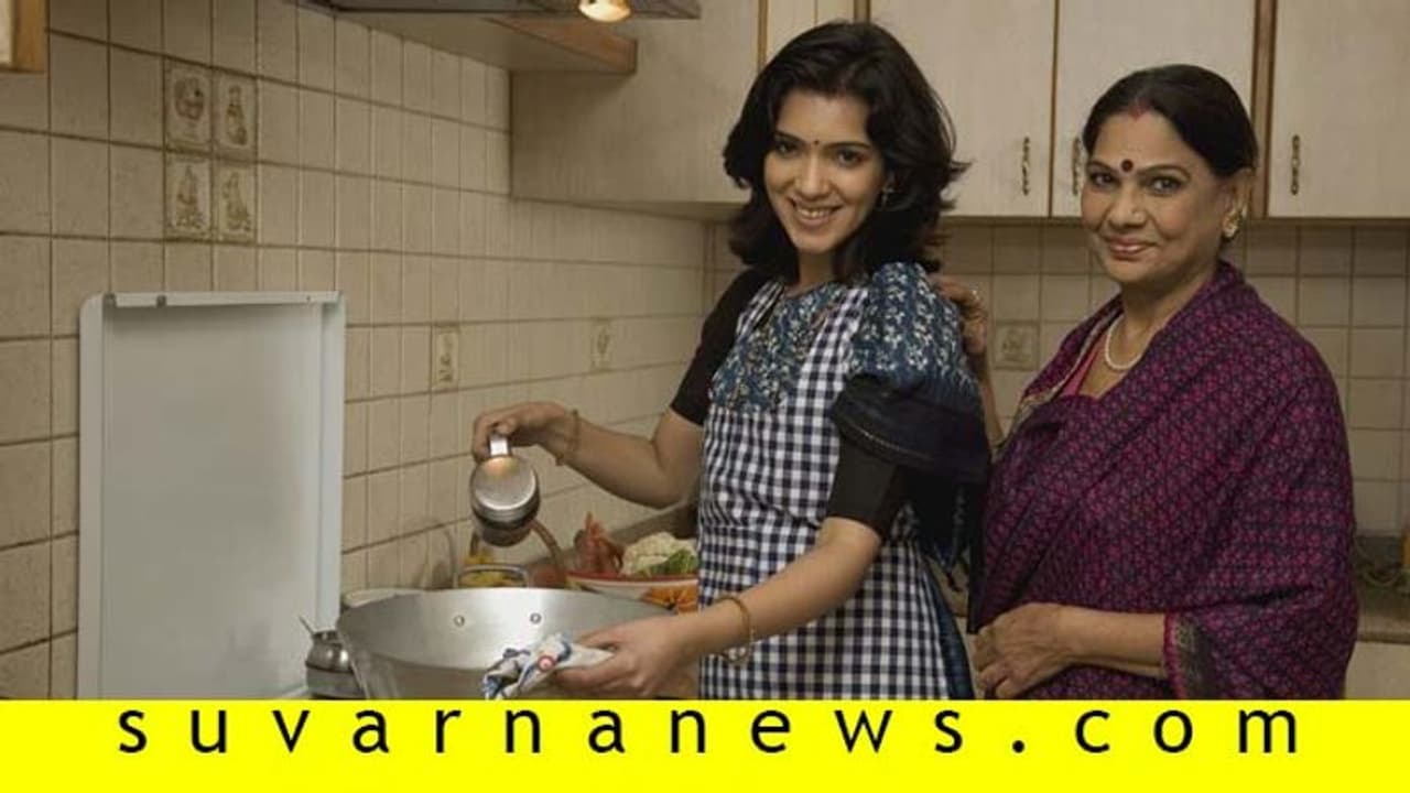 ಅಮ್ಮ ಅಷ್ಟು ಪ್ರೀತಿ ತೋರಿಸುತ್ತಿದ್ದವರು ಅತ್ತೆಯಾದ ಮೇಲೆ ಯಾಕೆ ಹೀಗಾಗಿದ್ದಾರೆ? ಅಮ್ಮ ಅಷ್ಟು ಪ್ರೀತಿ ತೋರಿಸುತ್ತಿದ್ದವರು ಅತ್ತೆಯಾದ ಮೇಲೆ ಯಾಕೆ ಹೀಗಾಗಿದ್ದಾರೆ?