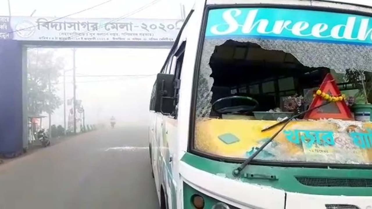 বনধ এ প্রভাব পড়ল দোকান বাজারে,অস্তিত্ত্ব বাঁচাতে বনধ বামেদের কটাক্ষ দিলীপ ঘোষের বনধ এ প্রভাব পড়ল দোকান বাজারে,অস্তিত্ত্ব বাঁচাতে বনধ বামেদের কটাক্ষ দিলীপ ঘোষের