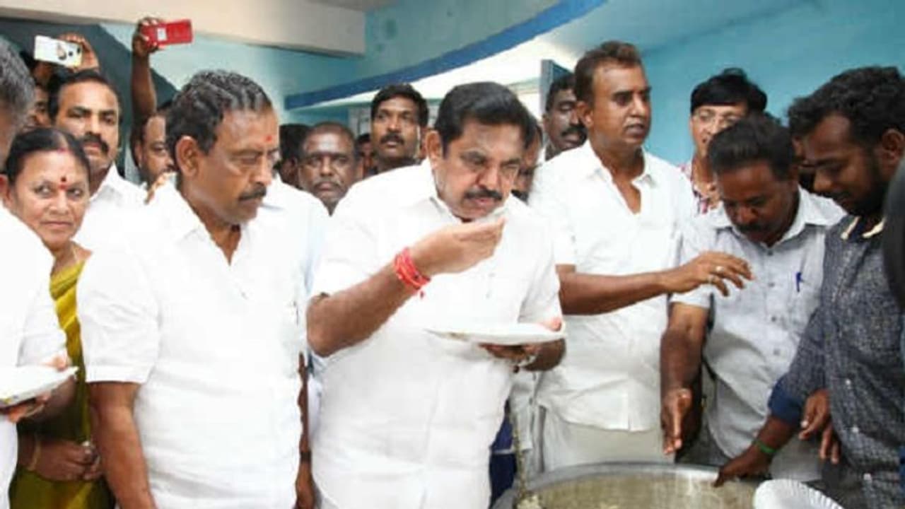 பள்ளி மாணவர்களுக்கு அதிரடி பொங்கல் பரிசு !! எடப்பாடி அறிவிக்கப் போகும் புதிய திட்டம் !!