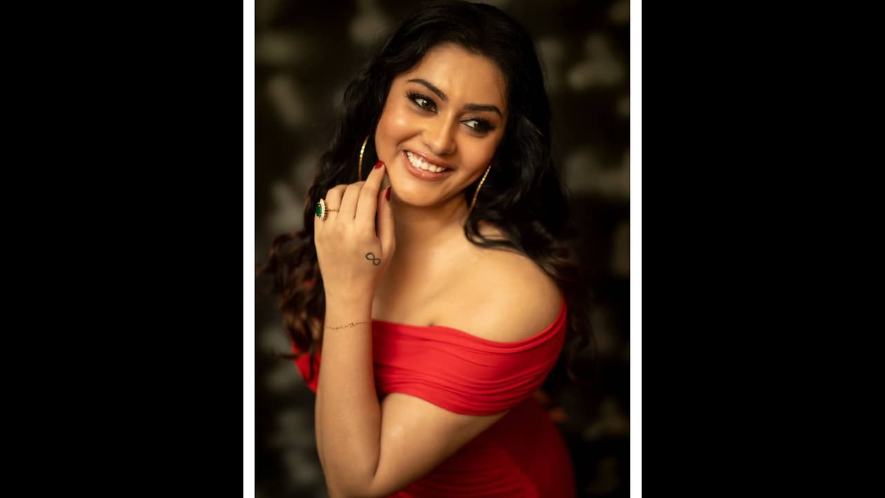 சகிக்கல... நமீதாவின் உதட்டை பார்த்து ஷாக்கான ரசிகர்கள்...கண்டபடி திட்டி கமெண்ட்...வைரலாகும் போட்டோஸ்...! சகிக்கல... நமீதாவின் உதட்டை பார்த்து ஷாக்கான ரசிகர்கள்...கண்டபடி திட்டி கமெண்ட்...வைரலாகும் போட்டோஸ்...!