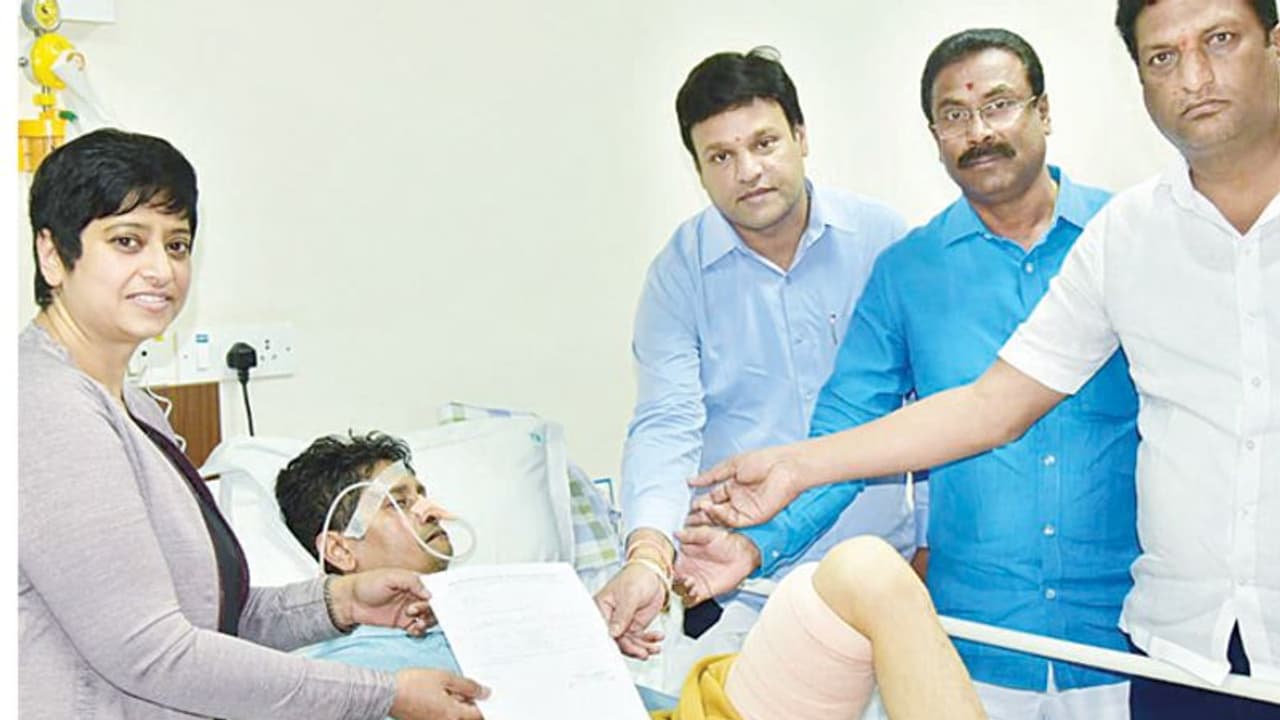 ನಿಸಾರ್ ಪುತ್ರನ ಕ್ಯಾನ್ಸರ್ ಚಿಕಿತ್ಸೆಗೆ ಬಿಬಿಎಂಪಿ 20 ಲಕ್ಷ ನೆರವು ನಿಸಾರ್ ಪುತ್ರನ ಕ್ಯಾನ್ಸರ್ ಚಿಕಿತ್ಸೆಗೆ ಬಿಬಿಎಂಪಿ 20 ಲಕ್ಷ ನೆರವು