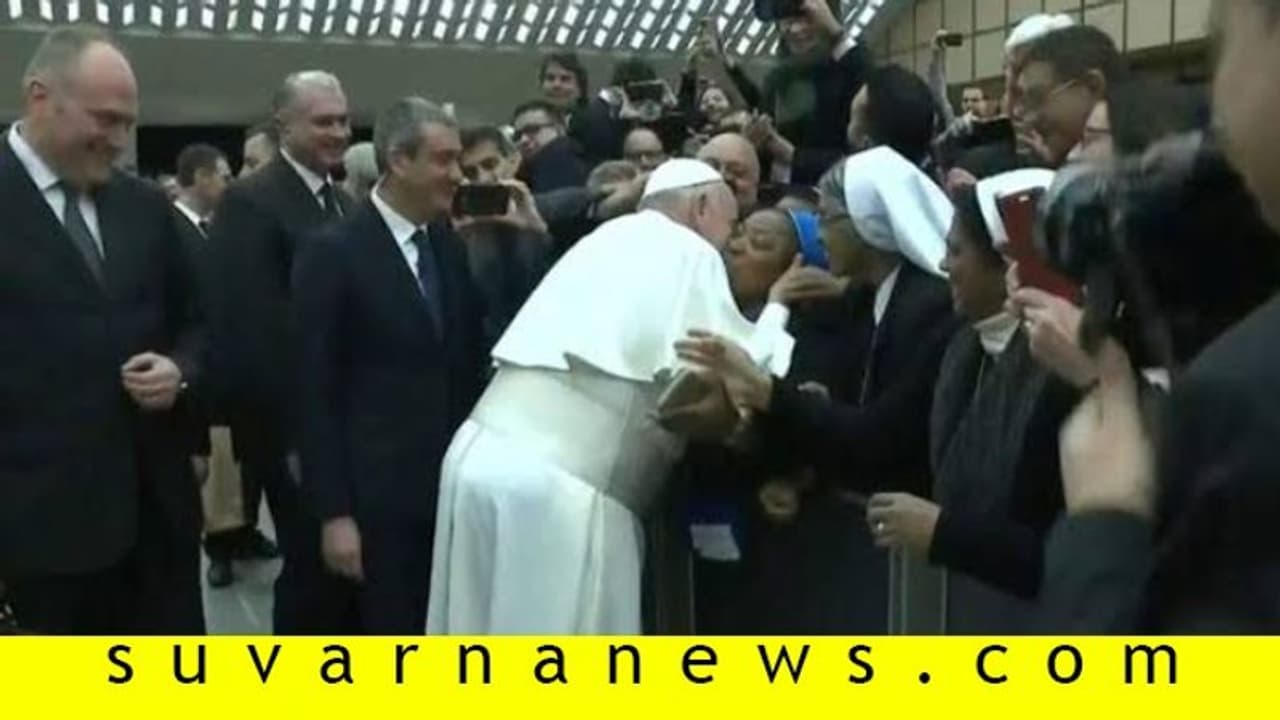 ಕಚ್ಚದಿದ್ರೆ ಚುಂಬಿಸುವೆ: ಪವಿತ್ರ ಚುಂಬನ ಕೋರಿದ ಸನ್ಯಾಸಿನಿಗೆ ಪೋಪ್‌ ಹಾಸ್ಯ!