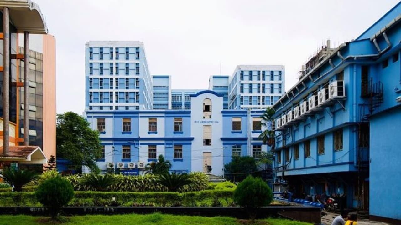 বৌদির মৃত্য়ুর খবরে আত্মঘাতী যুবক, চাঞ্চল্য ছড়াল আরজি কর হাসপাতালে বৌদির মৃত্য়ুর খবরে আত্মঘাতী যুবক, চাঞ্চল্য ছড়াল আরজি কর হাসপাতালে