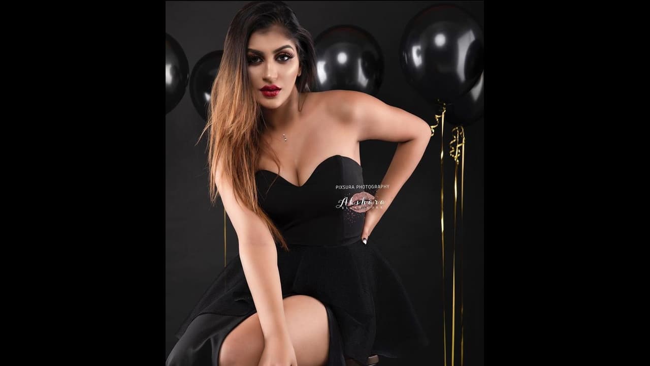 இடையழகை காட்டி இளசுகளை ஏக்க பெருமூச்சு விட வைத்த யாஷிகா ஆனந்த்... ஆங்கில பத்திரிகைக்காக படுகவர்ச்சி போஸ்...! இடையழகை காட்டி இளசுகளை ஏக்க பெருமூச்சு விட வைத்த யாஷிகா ஆனந்த்... ஆங்கில பத்திரிகைக்காக படுகவர்ச்சி போஸ்...!