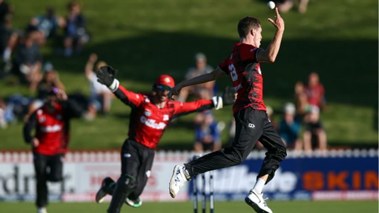 இந்த வாரம் ஹாட்ரிக் வாரம்.. டி20 கிரிக்கெட்டில் அடுத்த ஹாட்ரிக்.. வீடியோ இந்த வாரம் ஹாட்ரிக் வாரம்.. டி20 கிரிக்கெட்டில் அடுத்த ஹாட்ரிக்.. வீடியோ