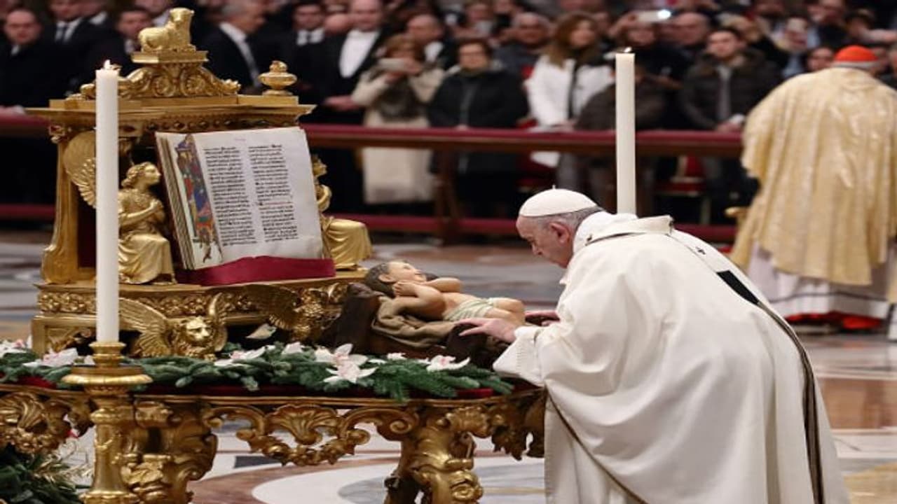 'চুম্বনের সময় কামড়িও না', এক নানকে এ কী বললেন পোপ ফ্রান্সিস 'চুম্বনের সময় কামড়িও না', এক নানকে এ কী বললেন পোপ ফ্রান্সিস