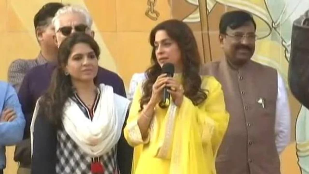 'സർക്കാരിനെ വിമർശിക്കുന്നത് നിർത്തൂ'; പ്രതികരണവുമായി ജൂഹി ചൗള 'സർക്കാരിനെ വിമർശിക്കുന്നത് നിർത്തൂ'; പ്രതികരണവുമായി ജൂഹി ചൗള