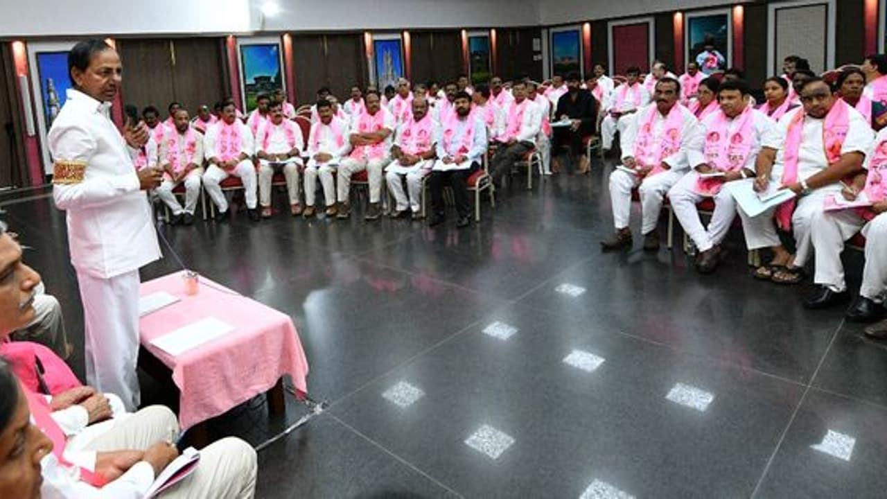 మున్సిపల్ ఎన్నికలు 2020: గులాబీ గూటిలో కొట్లాటలకు బ్రేక్ ఇలా...