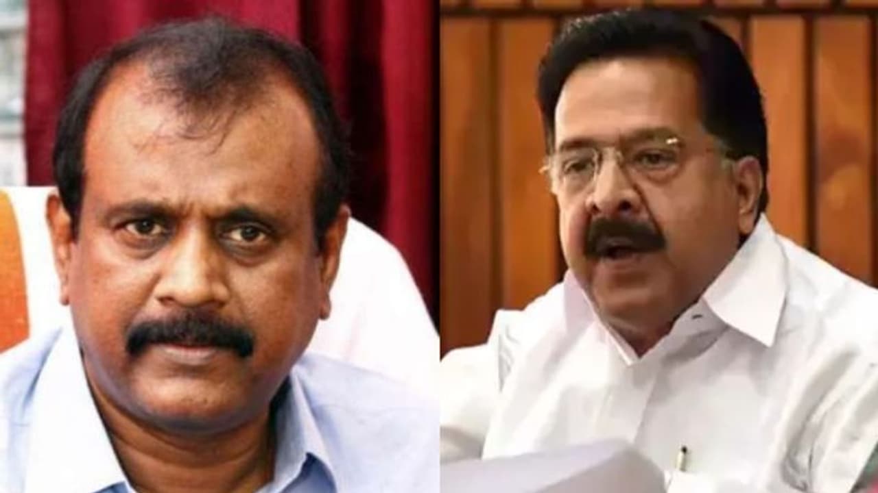 ചെന്നിത്തല ആഭ്യന്തര മന്ത്രിയായത് 'താക്കോൽദാന ശസ്ത്രക്രിയയിലൂടെ', വിമര്ശനവുമായി ടിപി സെൻകുമാര് ചെന്നിത്തല ആഭ്യന്തര മന്ത്രിയായത് 'താക്കോൽദാന ശസ്ത്രക്രിയയിലൂടെ', വിമര്ശനവുമായി ടിപി സെൻകുമാര്