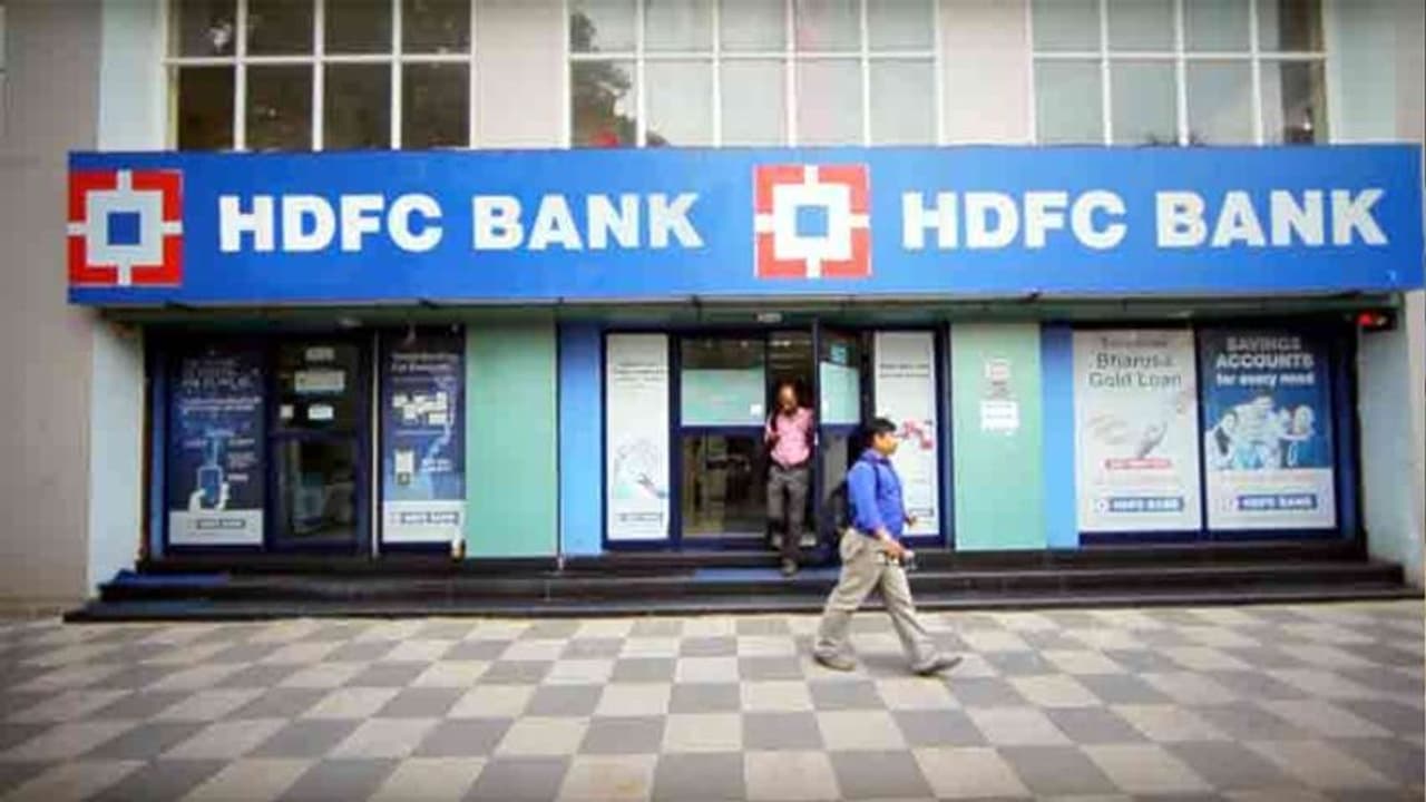 HDFC Bank offers 3 month moratorium for EMIs, credit card dues; here's what you need to know HDFC Bank offers 3 month moratorium for EMIs, credit card dues; here's what you need to know