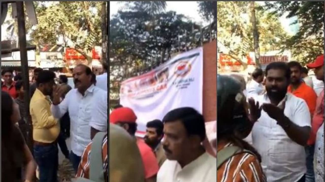 বেরিয়ে আসছে দাঁত নখ, এবার বেঙ্গালুরুতে কলেজ ছাত্রীদের উপর জোর খাটালো বিজেপি বেরিয়ে আসছে দাঁত নখ, এবার বেঙ্গালুরুতে কলেজ ছাত্রীদের উপর জোর খাটালো বিজেপি