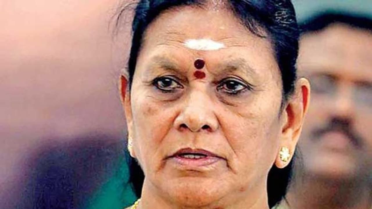 மாஜி மந்திரி சரோஜா கைது உறுதி.. திரும்பப் பெறப்பட்ட ஜாமீன் மனு.. மாஜி மந்திரி சரோஜா கைது உறுதி.. திரும்பப் பெறப்பட்ட ஜாமீன் மனு..