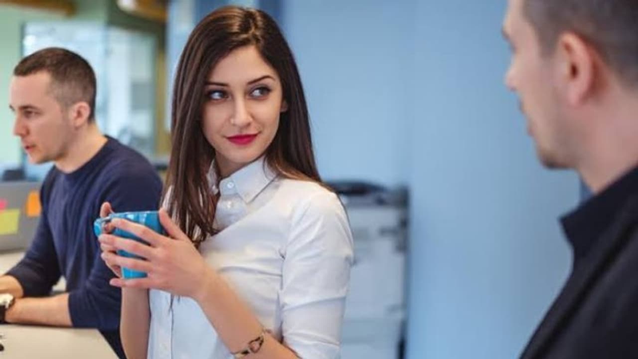 ഓഫീസില് അല്പം 'പഞ്ചാര'യാകാം; ഗുണങ്ങള് ഇവയാണെന്ന് പഠനം ഓഫീസില് അല്പം 'പഞ്ചാര'യാകാം; ഗുണങ്ങള് ഇവയാണെന്ന് പഠനം