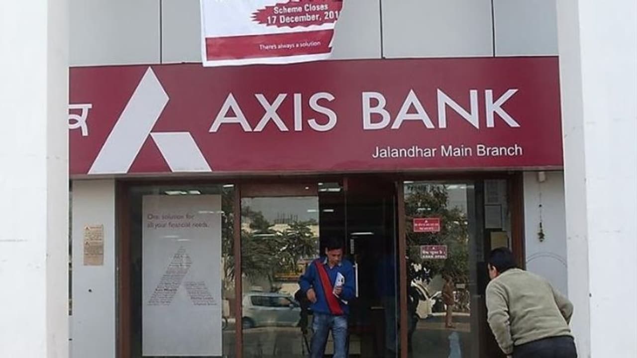 ആക്സിസ് ബാങ്കിൽ ഒൻപത് മാസത്തിനിടെ 15,000 പേര് രാജിവച്ചു, 28,000 പേര് ജോലിക്ക് ചേര്ന്നു ആക്സിസ് ബാങ്കിൽ ഒൻപത് മാസത്തിനിടെ 15,000 പേര് രാജിവച്ചു, 28,000 പേര് ജോലിക്ക് ചേര്ന്നു