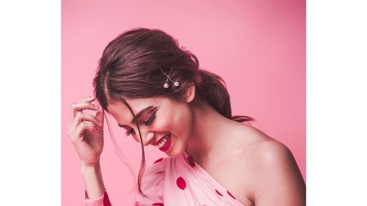 ஒரே ஒரு ட்ரெஸைப் போட்டு... ட்விட்டரை கதறவிட்ட விஜய்யின் "மாஸ்டர்" பட நாயகி... வேற லெவல் போங்க..!