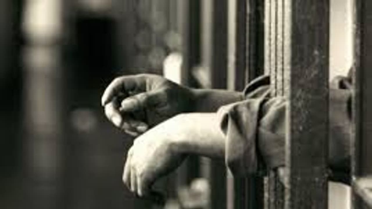 പതിനേഴുകാരനെ സമപ്രായക്കാരനായ സുഹൃത്ത് കഴുത്തു ഞെരിച്ച് കൊലപ്പെടുത്തി പതിനേഴുകാരനെ സമപ്രായക്കാരനായ സുഹൃത്ത് കഴുത്തു ഞെരിച്ച് കൊലപ്പെടുത്തി