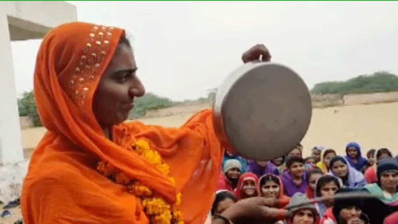 ആദ്യമായി മൂന്നു പെൺകുട്ടികൾ പത്താം ക്ലാസ് പാസായി, സന്തോഷം കൊണ്ട് വീർപ്പുമുട്ടി രാജസ്ഥാനിലെ ഈ ഗ്രാമം ആദ്യമായി മൂന്നു പെൺകുട്ടികൾ പത്താം ക്ലാസ് പാസായി, സന്തോഷം കൊണ്ട് വീർപ്പുമുട്ടി രാജസ്ഥാനിലെ ഈ ഗ്രാമം