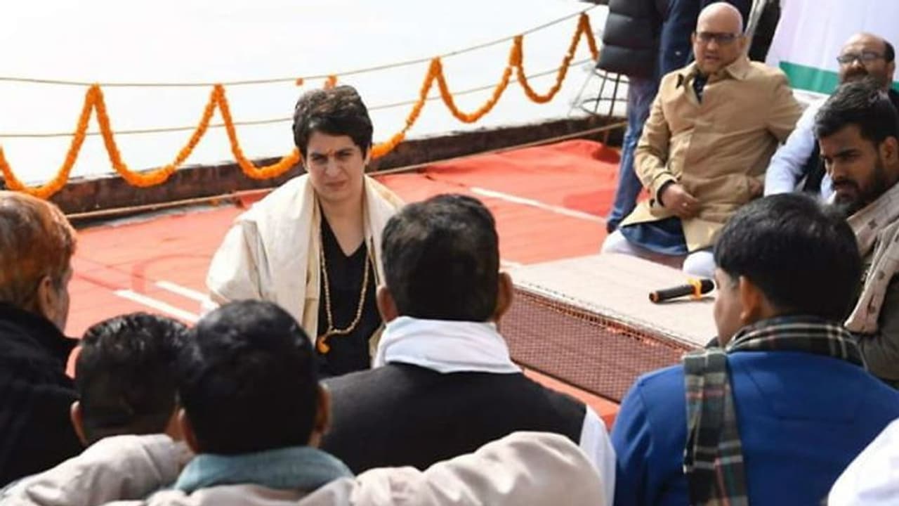 मोदी के संसदीय क्षेत्र में प्रियंका: मासूम छात्रों ने CAA के खिलाफ उठाई आवाज, मुझे उन पर गर्व मोदी के संसदीय क्षेत्र में प्रियंका: मासूम छात्रों ने CAA के खिलाफ उठाई आवाज, मुझे उन पर गर्व