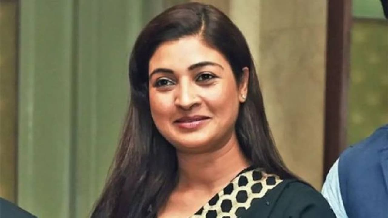 बिना गाजे बाजे के कांग्रेस नेता अल्का लांबा ने भरा नामांकन, चांदनी चौक से हैं प्रत्याशी बिना गाजे बाजे के कांग्रेस नेता अल्का लांबा ने भरा नामांकन, चांदनी चौक से हैं प्रत्याशी