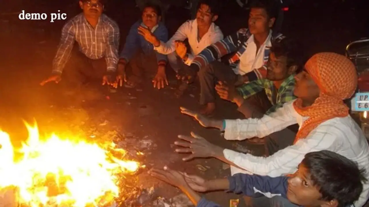 आधी रात को नेताजी आंख मूंदकर अलाव सेंकते रहे, उनका पड़ोसी आंखों में धूल झोंककर हो गया गायब आधी रात को नेताजी आंख मूंदकर अलाव सेंकते रहे, उनका पड़ोसी आंखों में धूल झोंककर हो गया गायब