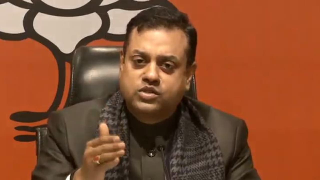 AAP पर भड़के संबित ने केजरीवाल से पूछा, जिसके बेटे पर डकैती जैसे आरोप उसे लेने की क्या जरूरत पड़ी? AAP पर भड़के संबित ने केजरीवाल से पूछा, जिसके बेटे पर डकैती जैसे आरोप उसे लेने की क्या जरूरत पड़ी?