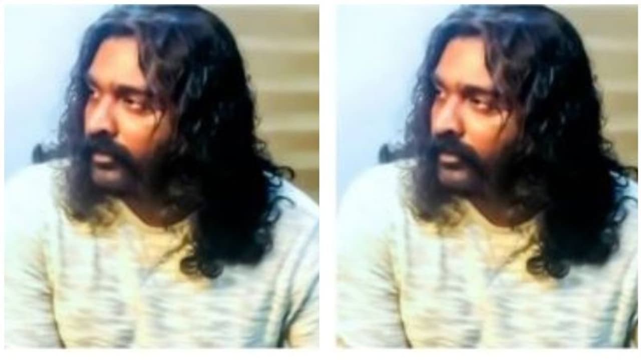 ஷாக்கான ரசிகர்கள்...! விஜய் படத்தில் விஜய் சேதுபதியின் லுக்..எப்படி இருக்கு பாருங்க.!