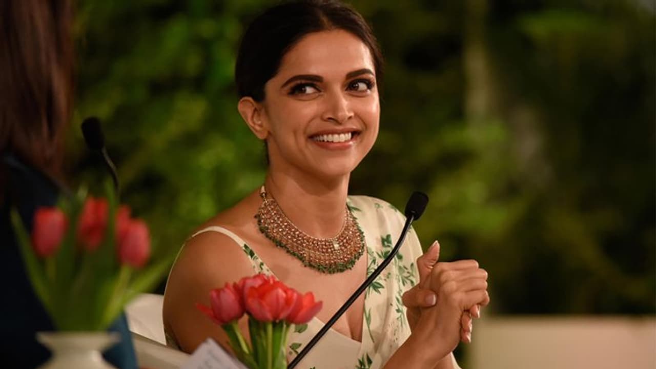 தீபிகா படுகோனை சுற்றி வளைத்த புதிய சிக்கல்..! மத்திய அரசு விளம்பரத்திற்கு தடையா?