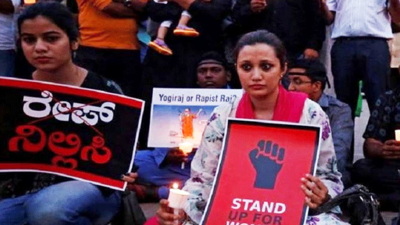 एक और निर्भया की दर्दभरी कहानी: लड़की की मौत के बाद सदमे में पूरा परिवार, छोड़ रखा है खाना पीना एक और निर्भया की दर्दभरी कहानी: लड़की की मौत के बाद सदमे में पूरा परिवार, छोड़ रखा है खाना पीना