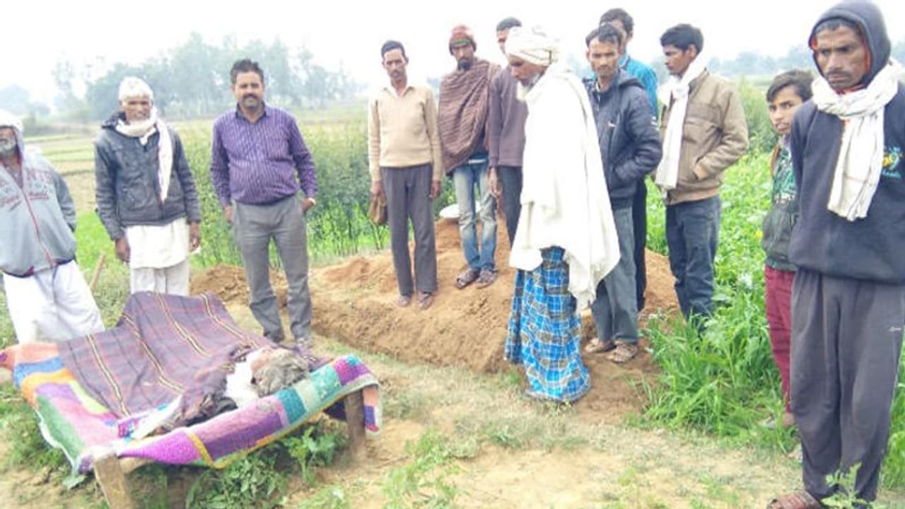 करीमन मियां से मुस्लिम समुदाय इतना हुआ नाराज कि कोई जनाजे में भी नहीं हुआ शामिल, तब आगे आए हिंदू करीमन मियां से मुस्लिम समुदाय इतना हुआ नाराज कि कोई जनाजे में भी नहीं हुआ शामिल, तब आगे आए हिंदू