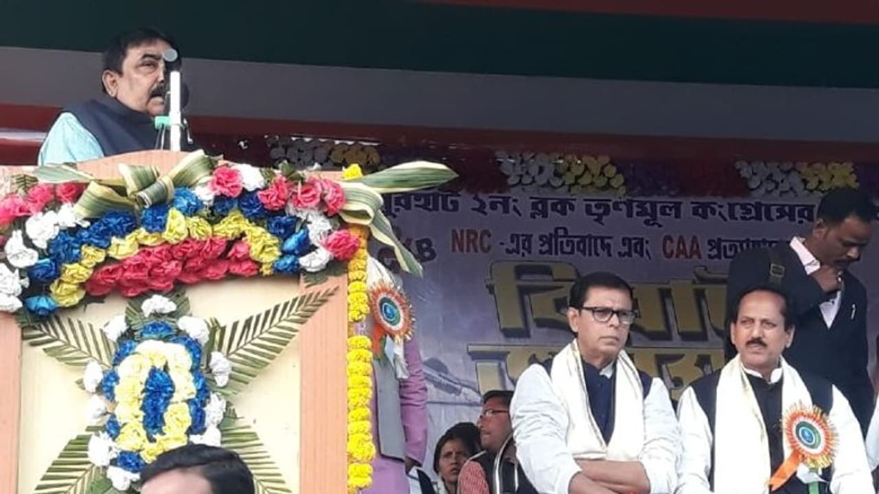 ফের স্বমেজাজে বীরভূমের কেষ্ট, হুলিয়া জারি রেশন দোকানে ফের স্বমেজাজে বীরভূমের কেষ্ট, হুলিয়া জারি রেশন দোকানে