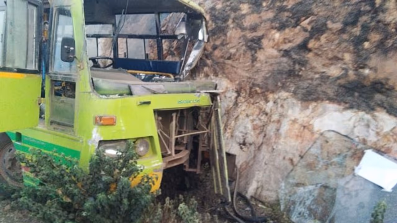 ಸವದತ್ತಿ ಯಲ್ಲಮ್ಮನ ಸನ್ನಿಧಿಯಲ್ಲಿ ಭೀಕರ ಅಪಘಾತ: ಇಬ್ಬರು ಭಕ್ತರ ಸಾವು, ನಾಲ್ವರಿಗೆ ಗಾಯ