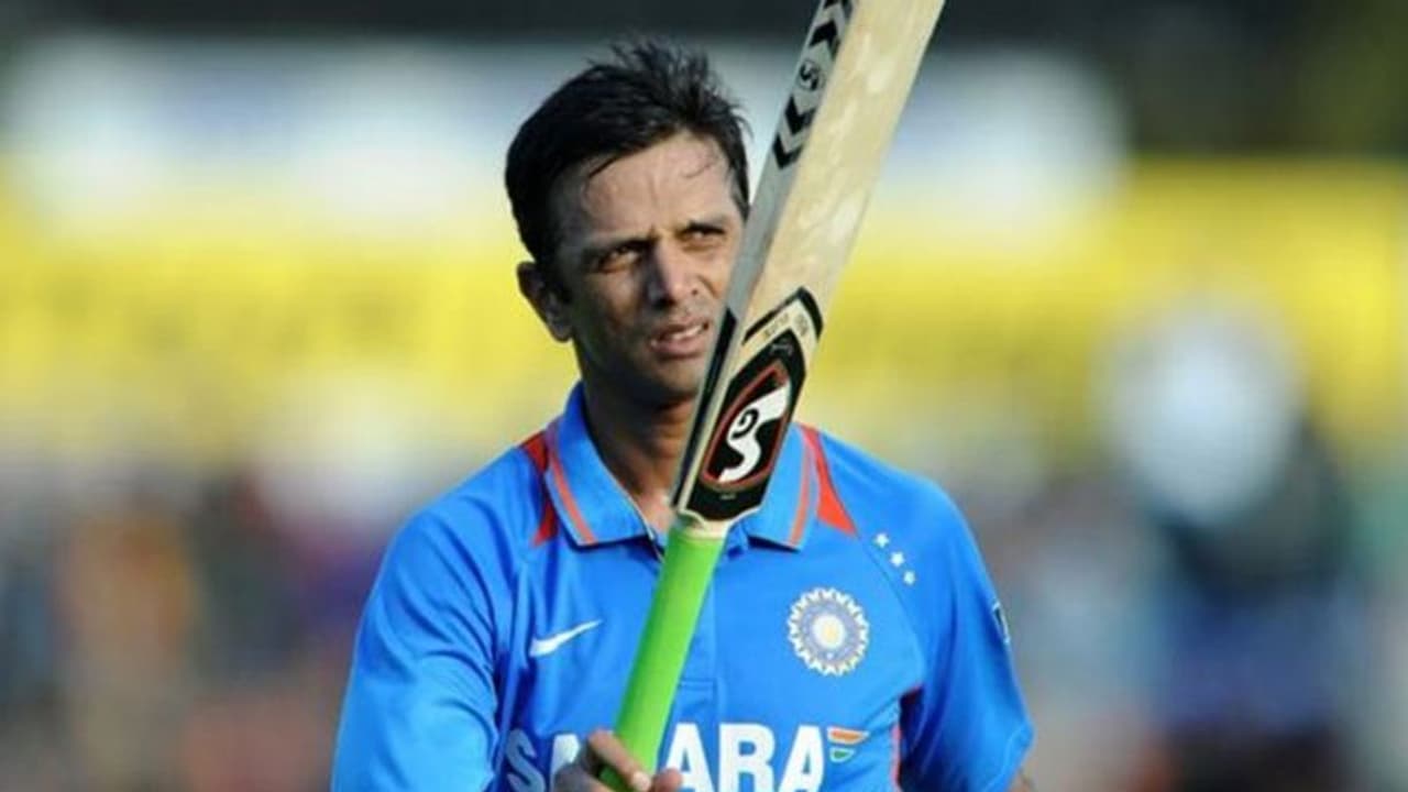 என் பவுலிங்கை அடித்து நொறுக்கிவிட்டு வந்து பேசினார் ராகுல் டிராவிட்.! வெஸ்ட் இண்டீஸ் முன்னாள் வீரர் நெகிழ்ச்சி என் பவுலிங்கை அடித்து நொறுக்கிவிட்டு வந்து பேசினார் ராகுல் டிராவிட்.! வெஸ்ட் இண்டீஸ் முன்னாள் வீரர் நெகிழ்ச்சி