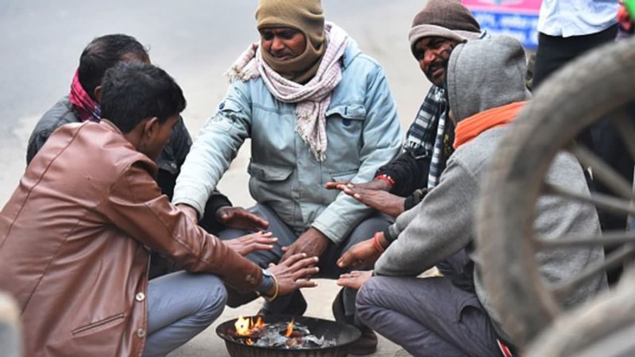 জাঁকিয়ে ঠান্ডা কলকাতায়, তাপমাত্রা একলাফে নামল ২ ডিগ্রি জাঁকিয়ে ঠান্ডা কলকাতায়, তাপমাত্রা একলাফে নামল ২ ডিগ্রি