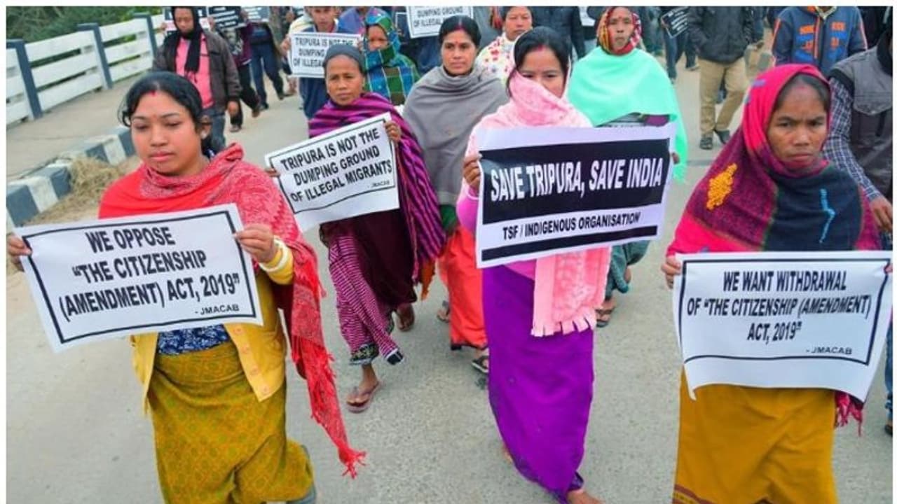 സർക്കാർ ഉദ്യോഗസ്ഥർ രാഷ്ട്രീയ റാലികളിൽ പങ്കെടുക്കുന്നത് ചട്ടവിരുദ്ധമല്ലെന്ന് ത്രിപുര ഹൈക്കോടതി സർക്കാർ ഉദ്യോഗസ്ഥർ രാഷ്ട്രീയ റാലികളിൽ പങ്കെടുക്കുന്നത് ചട്ടവിരുദ്ധമല്ലെന്ന് ത്രിപുര ഹൈക്കോടതി