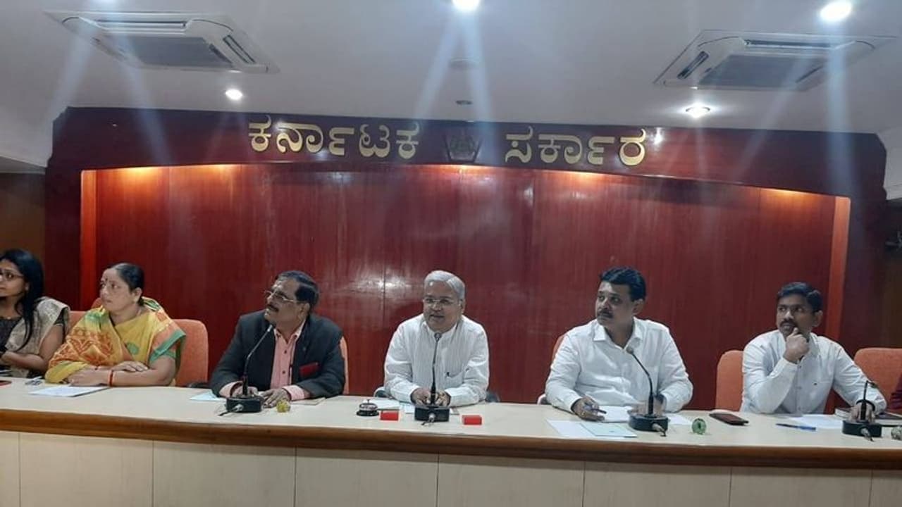 85ನೇ ಸಾಹಿತ್ಯ ಸಮ್ಮೇಳನ: ಬಹುಲಕ್ಷ ಕೊಟೇಶನ್ಗೆ ದಂಗಾದ ಸಚಿವ ಕಾರಜೋಳ! 85ನೇ ಸಾಹಿತ್ಯ ಸಮ್ಮೇಳನ: ಬಹುಲಕ್ಷ ಕೊಟೇಶನ್ಗೆ ದಂಗಾದ ಸಚಿವ ಕಾರಜೋಳ!