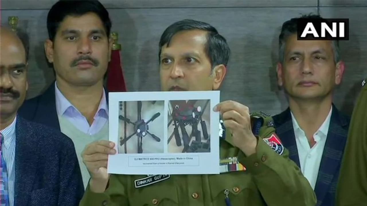 नायक निकला खलनायक : ड्रोन की मदद से ड्रग्स और हथियारों की स्मगलिंग का हैरान करने वाला मामला नायक निकला खलनायक : ड्रोन की मदद से ड्रग्स और हथियारों की स्मगलिंग का हैरान करने वाला मामला