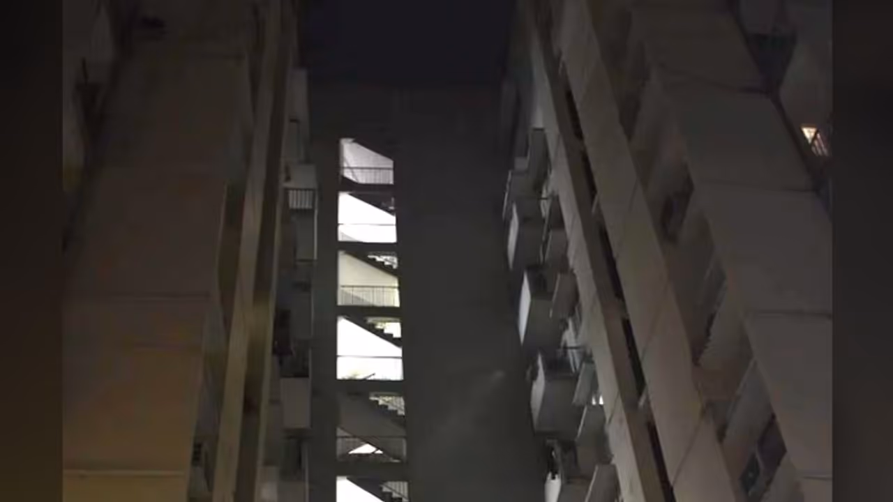 പ്രശസ്ത വജ്രവ്യാപാരി 15 നില കെട്ടിടത്തിന് മുകളിൽ നിന്ന് ചാടി ആത്മഹത്യ ചെയ്തു പ്രശസ്ത വജ്രവ്യാപാരി 15 നില കെട്ടിടത്തിന് മുകളിൽ നിന്ന് ചാടി ആത്മഹത്യ ചെയ്തു