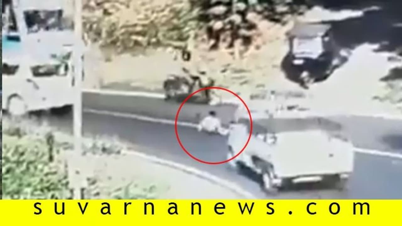 ಚಲಿಸುತ್ತಿದ್ದ ಕಾರಿನಿಂದ ಬಿದ್ದ ಮಗು: IPS ಅಧಿಕಾರಿ ಶೇರ್ ಮಾಡಿದ್ರು ಶಾಕಿಂಗ್ ವಿಡಿಯೋ