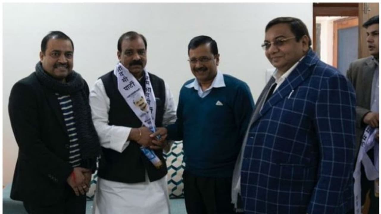 ദില്ലി യൂത്ത് കോൺഗ്രസ് മുന് അധ്യക്ഷൻ ആംആദ്മിയില് ചേർന്നു ദില്ലി യൂത്ത് കോൺഗ്രസ് മുന് അധ്യക്ഷൻ ആംആദ്മിയില് ചേർന്നു