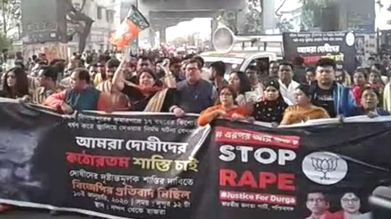 মিছিলে ধর্ষিতার নাম থাকায় 'অসভ্য় বিজেপি', তাপসী মালিকের নাম প্রকাশ করেছিলেন কে মিছিলে ধর্ষিতার নাম থাকায় 'অসভ্য় বিজেপি', তাপসী মালিকের নাম প্রকাশ করেছিলেন কে