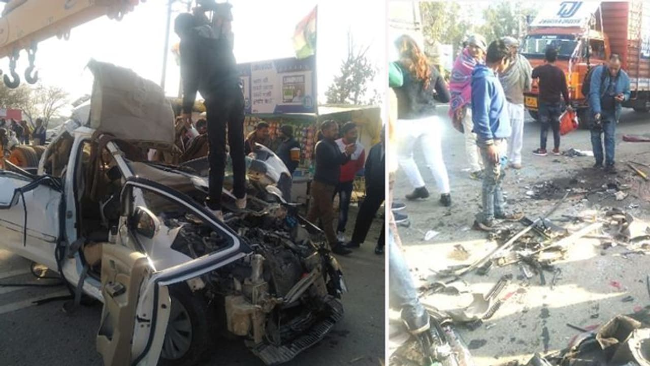 कार पर यूं चढ़ा गया ट्रक कि उड़ गए परखच्चे, चीख चीखकर वही दम तोड़ गए एक ही फैमिली के चार लोग कार पर यूं चढ़ा गया ट्रक कि उड़ गए परखच्चे, चीख चीखकर वही दम तोड़ गए एक ही फैमिली के चार लोग