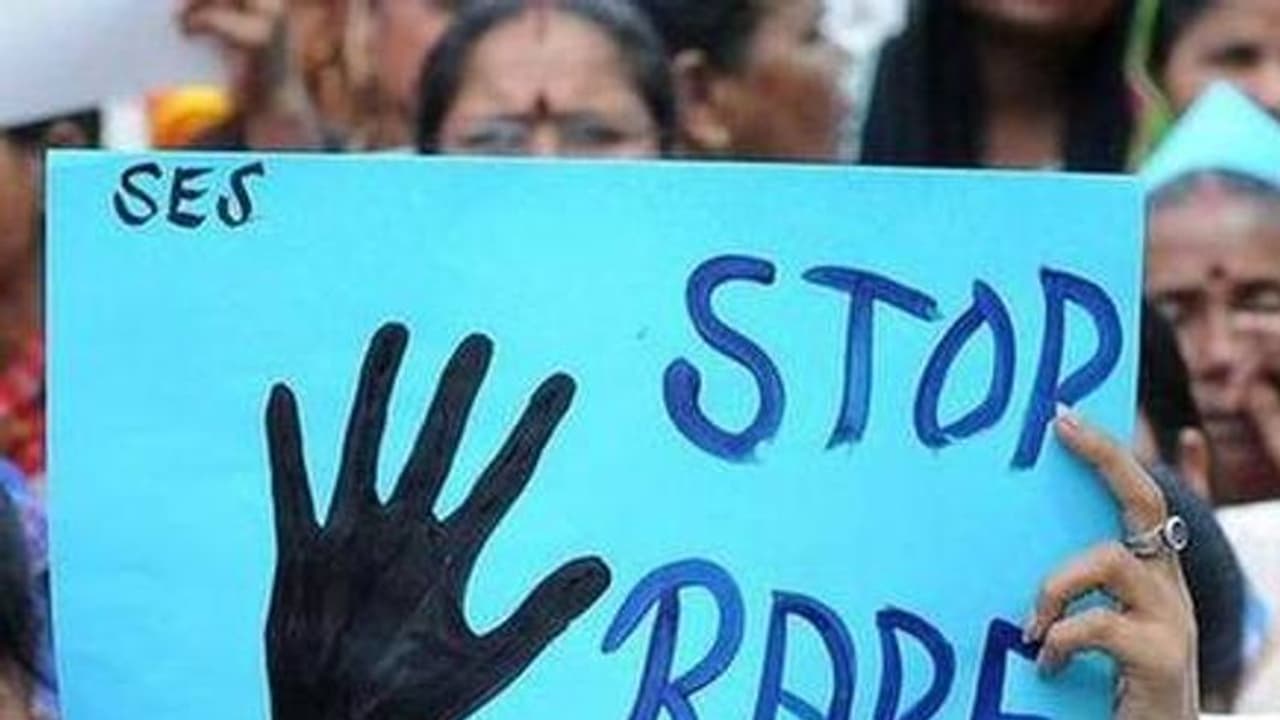 मां ने दवा खिलाकर नाबालिग लड़की को किया बेहोश, बेटे ने कई बार किया रेप, दोनों हुए गिरफ्तार