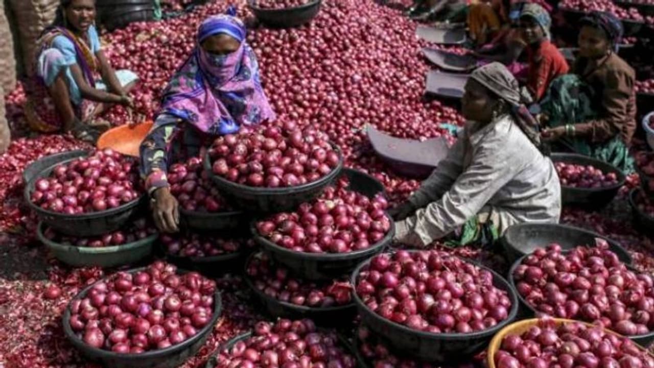 പണപ്പെരുപ്പം ആറ് വര്ഷത്തെ ഉയര്ച്ചയില്: ഒരു മാസം കൊണ്ട് കൂടിയത് രണ്ട് ശതമാനത്തോളം പണപ്പെരുപ്പം ആറ് വര്ഷത്തെ ഉയര്ച്ചയില്: ഒരു മാസം കൊണ്ട് കൂടിയത് രണ്ട് ശതമാനത്തോളം