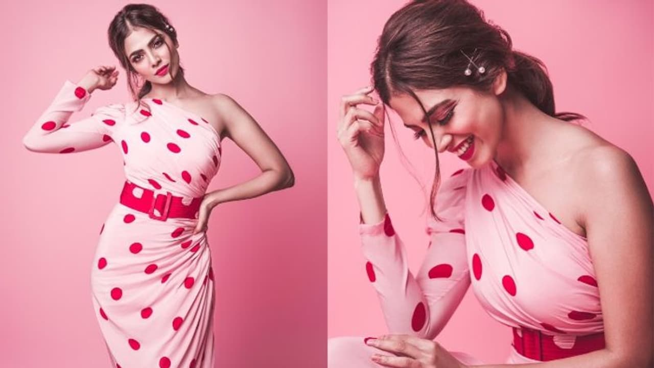 പിങ്കില് ട്വിറ്റര് ട്രെന്ഡിങ്ങില് തിളങ്ങി മാളവിക മോഹന് പിങ്കില് ട്വിറ്റര് ട്രെന്ഡിങ്ങില് തിളങ്ങി മാളവിക മോഹന്