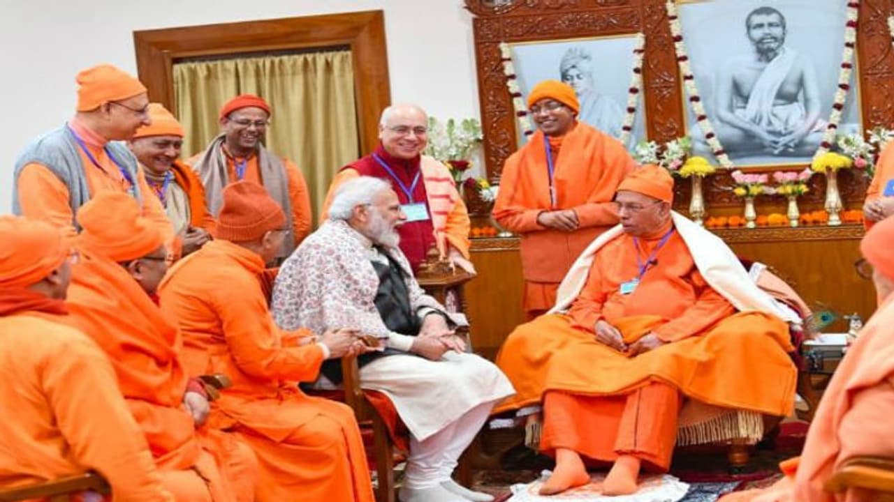 ভোগ খেয়ে বেলুড় মঠেই রাত্রিবাস, কোন শূন্যতা গ্রাস করছে প্রধানমন্ত্রীকে ভোগ খেয়ে বেলুড় মঠেই রাত্রিবাস, কোন শূন্যতা গ্রাস করছে প্রধানমন্ত্রীকে