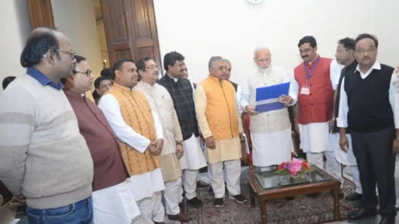 সিএএ নিয়ে কী বলছেন দিদি, মুকুলের থেকে খোঁজ নিলেন মোদী সিএএ নিয়ে কী বলছেন দিদি, মুকুলের থেকে খোঁজ নিলেন মোদী