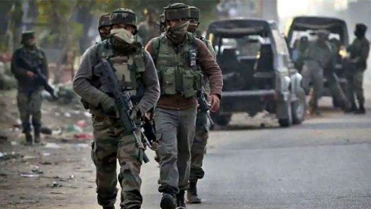 ಐಸಿಸ್ ನಂಟು: ಕೋಲಾರದಲ್ಲಿ ಇಬ್ಬರು ಶಂಕಿತ ಉಗ್ರರ ಬಂಧನ ಐಸಿಸ್ ನಂಟು: ಕೋಲಾರದಲ್ಲಿ ಇಬ್ಬರು ಶಂಕಿತ ಉಗ್ರರ ಬಂಧನ