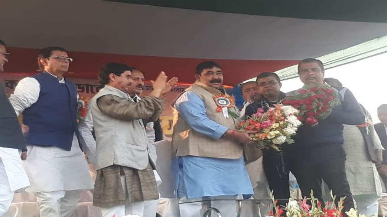 কুপ্রস্তাবের প্রতিবাদে কেন থানায় গৃহবধূ, তৃণমূল পঞ্চায়েত সদস্যকে বহিষ্কার অনুব্রতর কুপ্রস্তাবের প্রতিবাদে কেন থানায় গৃহবধূ, তৃণমূল পঞ্চায়েত সদস্যকে বহিষ্কার অনুব্রতর