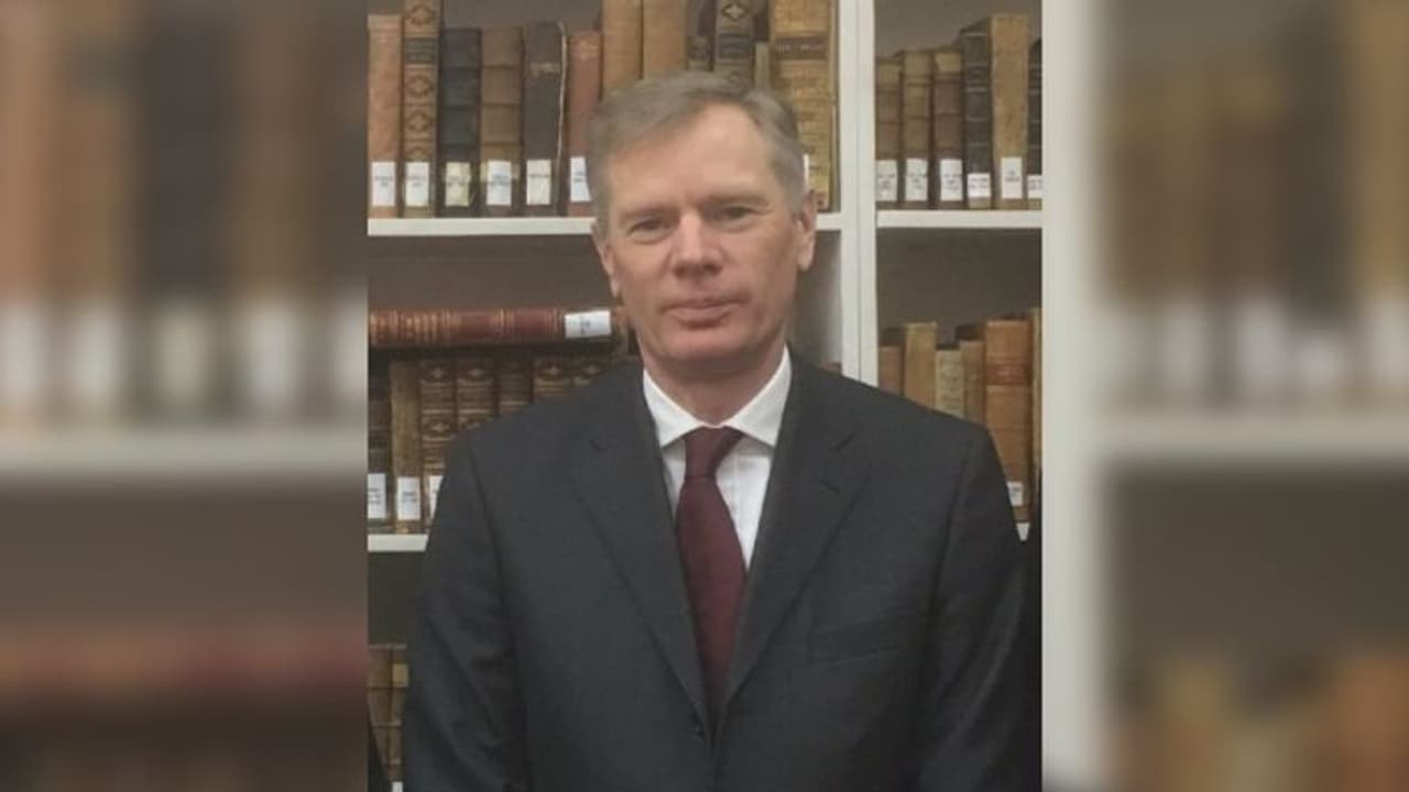 ইরানে গ্রেপ্তার ব্রিটেনের রাষ্ট্রদূত, আর্ন্তজাতিক আইনের সুস্পষ্ট লঙ্ঘনের অভিযোগ